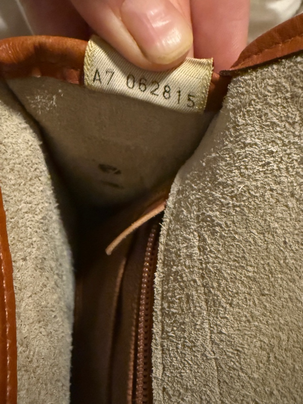 Vintage Dooney & Bourke R125 Bone British Tan All Weather Leather shoulder bag - Picture 9 of 13